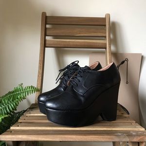 urban outfitters black lace-up platform oxford
